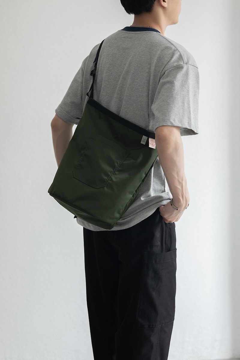 Cylinder Thin Nylon Messenger Bag Convenient Velcro Opening Solid Color Casual Bucket Bag - กระเป๋าแมสเซนเจอร์ - ไนลอน สีน้ำเงิน