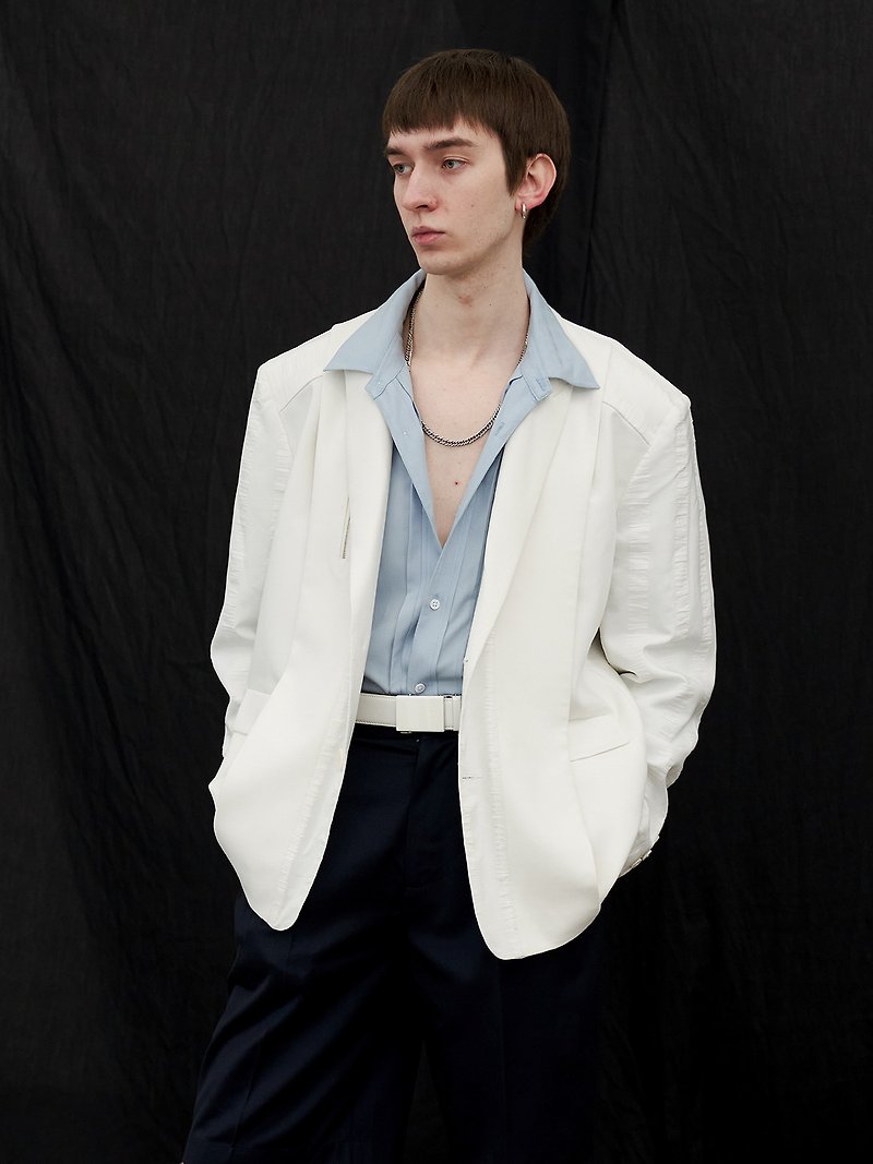 GRAINMUSTARD spliced silhouette suit split cut white minimalist design loose anti-wrinkle coat - เสื้อโค้ทผู้ชาย - วัสดุอื่นๆ ขาว