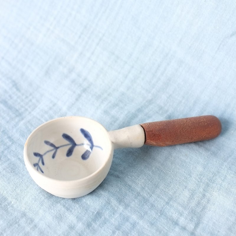3.2.6. studio: Handmade ceramic big spoon with wooden handle   Indigo leaves - เซรามิก - ดินเผา ขาว
