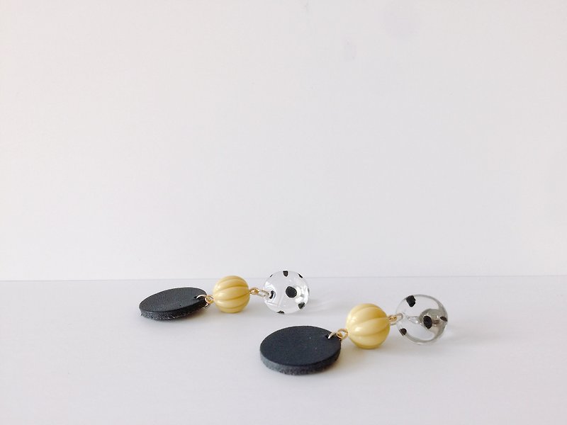 Dotted round series - Toon bite pendant hand-painted leather handmade earrings ear pin / ear clip - ต่างหู - วัสดุอื่นๆ สีน้ำเงิน