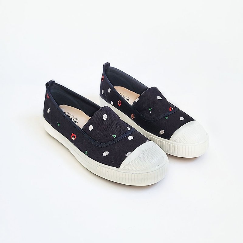 Xiao Long Bao Shallow Mouth Casual Shoes Small Q Bottom Little Red Riding Hood and Big Bad Wolf Women's Shoes Black Loafers - รองเท้าลำลองผู้หญิง - ผ้าฝ้าย/ผ้าลินิน สีดำ