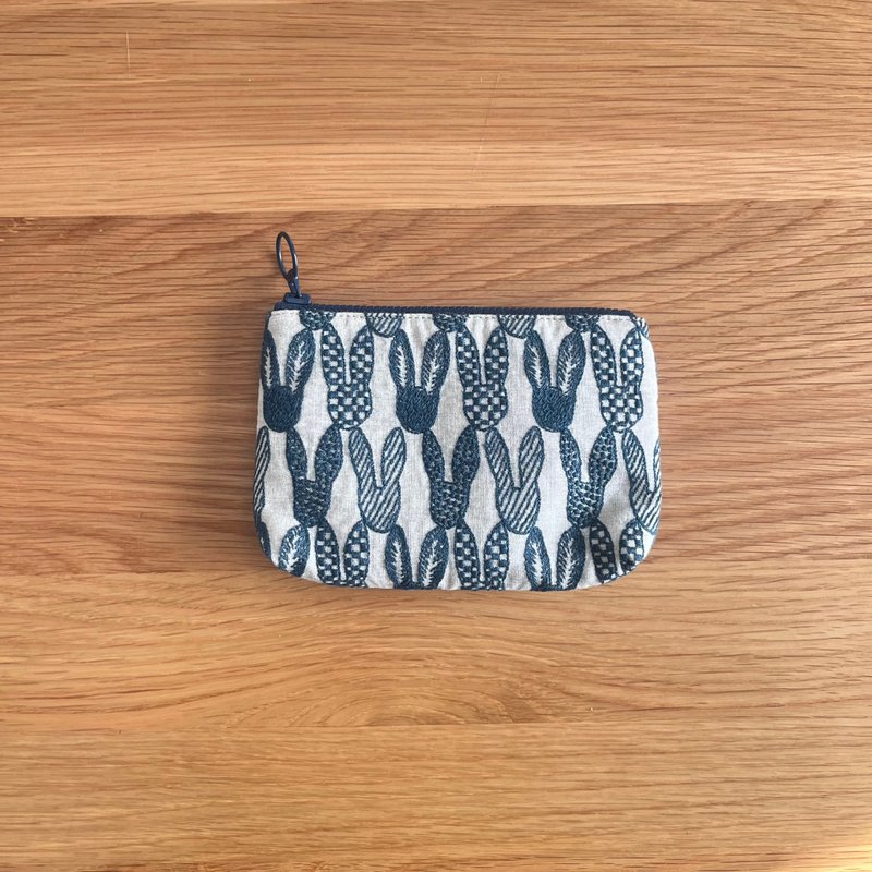 mina  perhonen　pomppia　うさぎ　コスメポーチ　化妝包　刺繍 - 化妝包/收納袋 - 棉．麻 卡其色