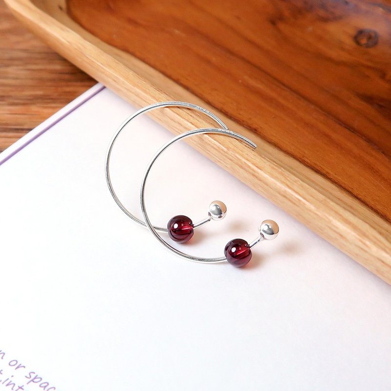 Wine Red Pomegranate Crescent Earrings (Small) - 925 Sterling Silver Natural Stone Ear Pins - ต่างหู - เงินแท้ สีเงิน