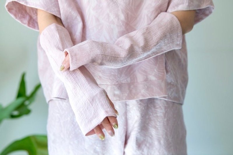 【シャクヤク染め】Organic Cotton 楊柳生地の日除けアームカバー - 其他 - 棉．麻 粉紅色