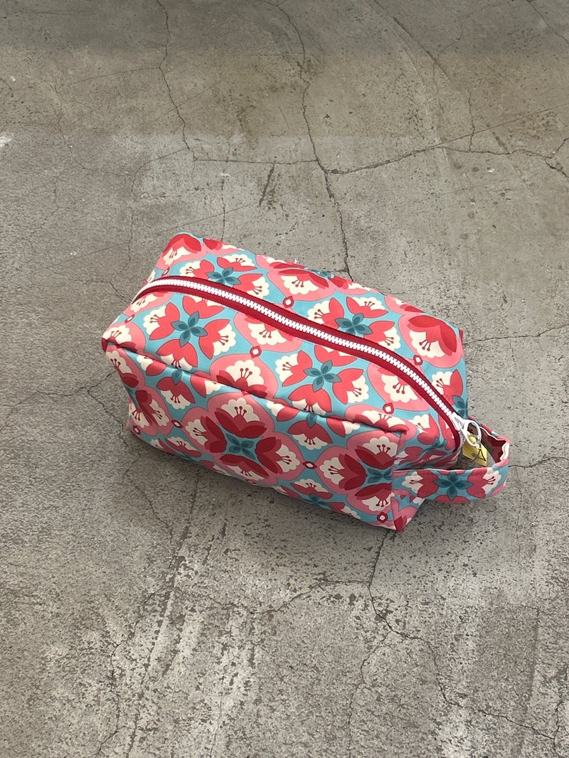 防水化妝包-大 萬用/外出/環保 台灣手工包袋 (日本防水布料) - 化妝包/收納袋 - 防水材質 