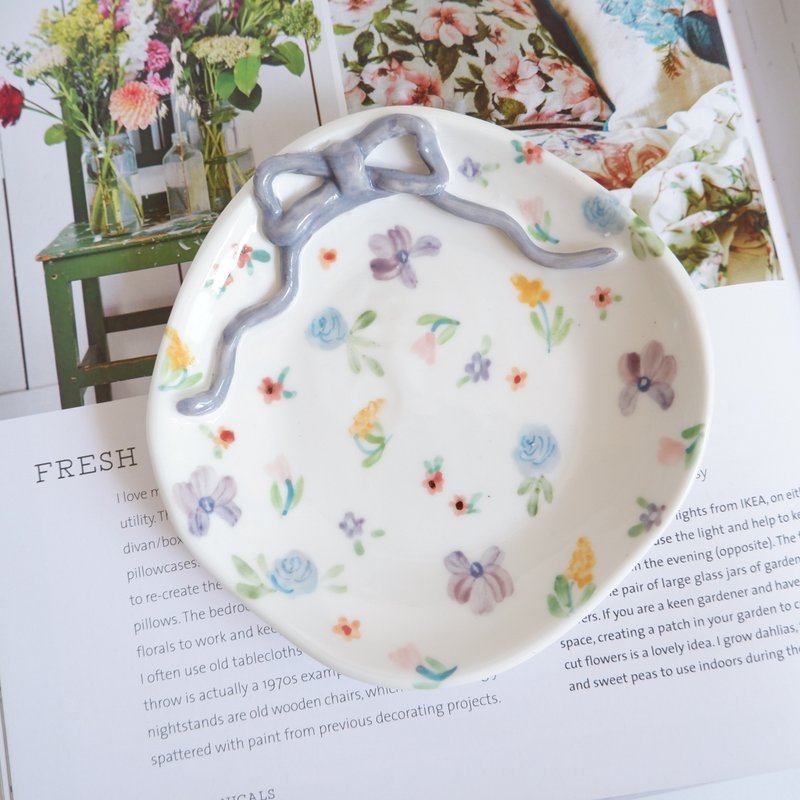 blooming flower trinket 6 | ceramic handmade saucer - ที่รองแก้ว - ดินเผา สีน้ำเงิน