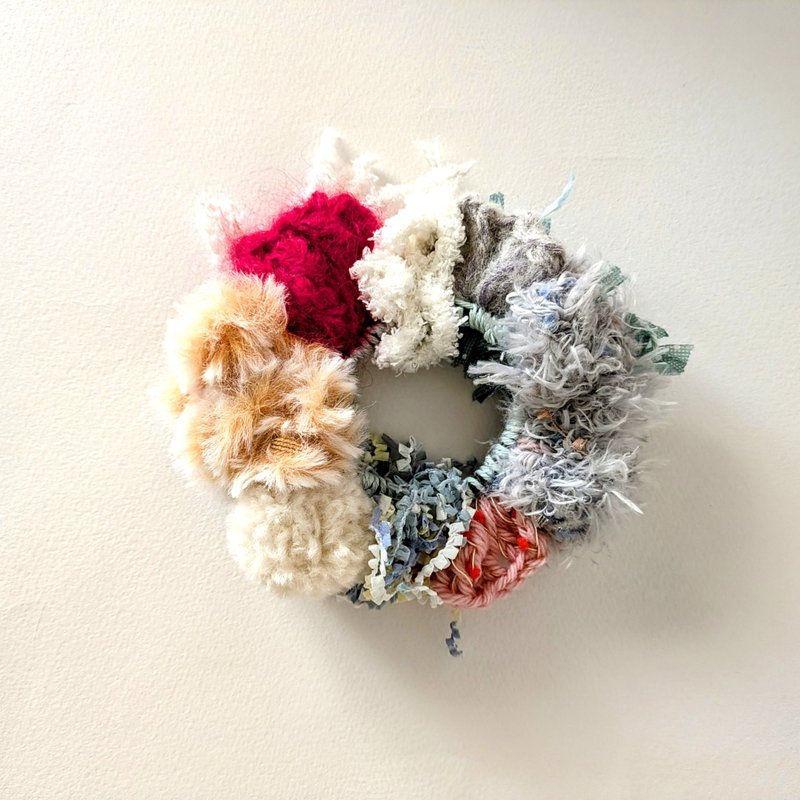 【Pinkoi Exclusive】 Only one handmade scrunchie in the world-asobi ito no shushu - เครื่องประดับผม - วัสดุอื่นๆ 