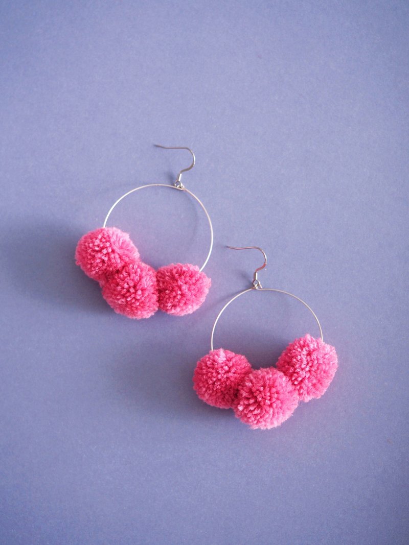 Pink pom pom earrings / Sweet summer fur ball earrings - 耳環/耳夾/耳骨夾 - 繡線 粉紅色