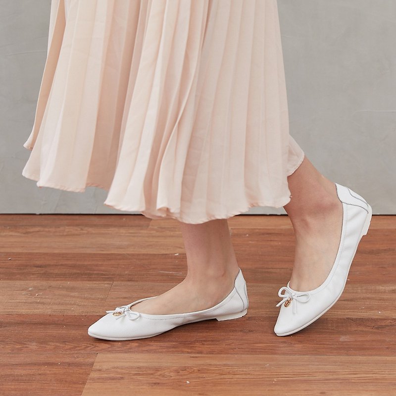 Size Zero [Flicking Dance Steps] Bow Leather Ballet Shoes with Gold Buckle_Feather White Gentleness (23/23.5) - Mary Jane Shoes & Ballet Shoes - Genuine Leather White