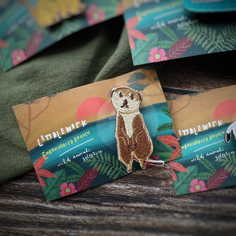 Embroideried patch Embroidery pin |  wild animals | meerkat |  Littdlework - Badges & Pins - Thread Multicolor