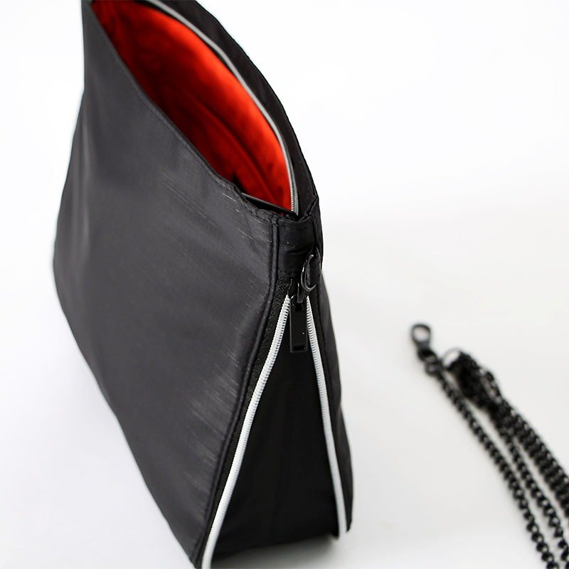 Chain strap oblique backpack. black - กระเป๋าแมสเซนเจอร์ - เส้นใยสังเคราะห์ สีดำ