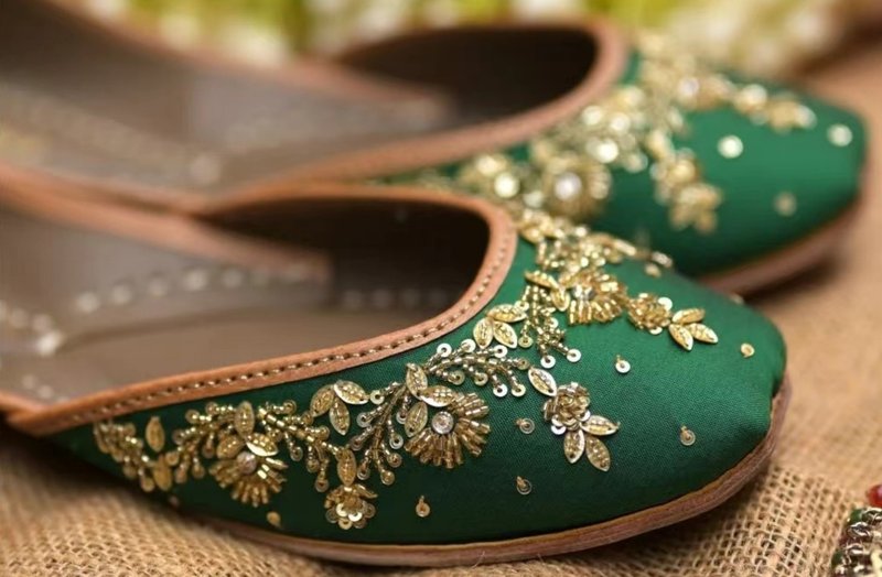 Ancient green Indian retro satin delicate beaded handmade shoes - อื่นๆ - หนังแท้ สีเขียว