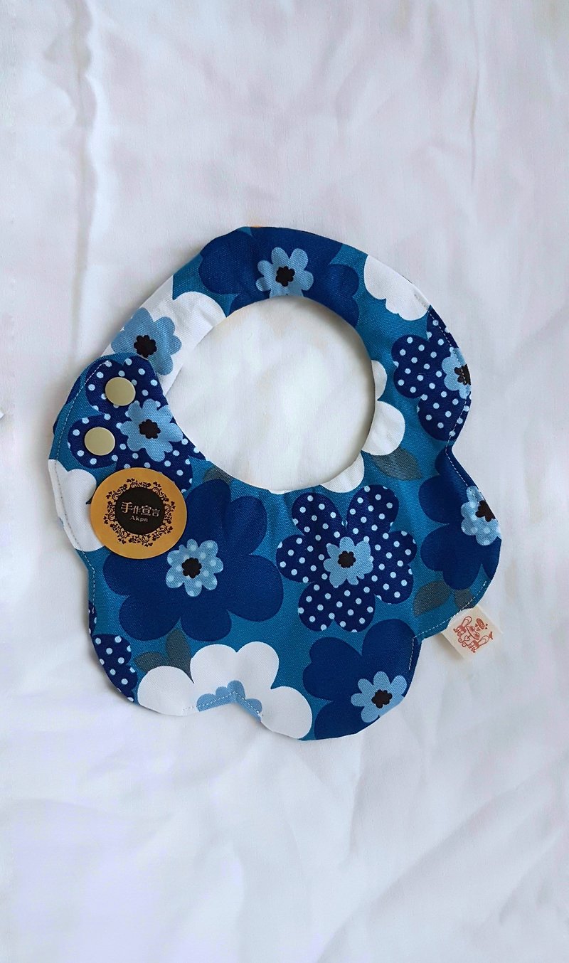 AKPN Nordic flowers (lake blue background/white background)-cotton and Linen 100%cotton double-sided egg-shaped bib. Saliva towel - Bibs - Cotton & Hemp Multicolor