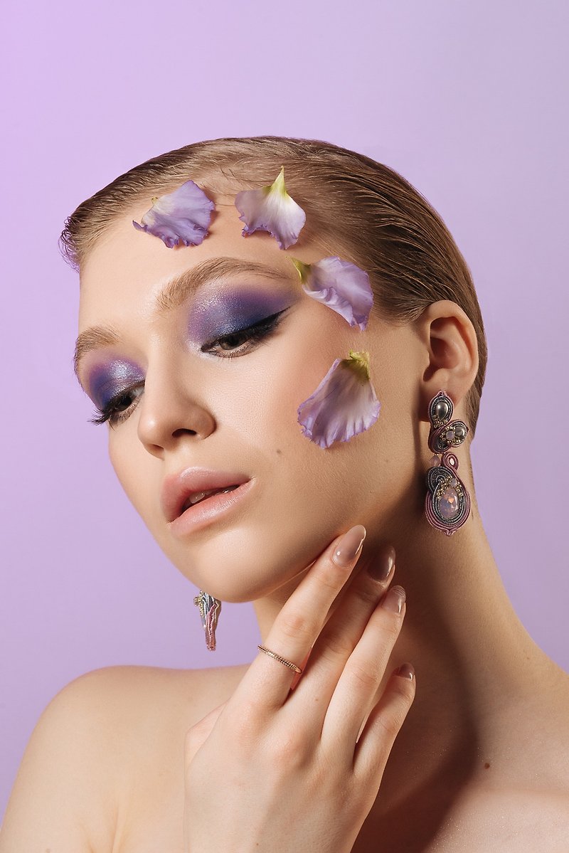 Earrings Drop Floral earrings with Swarovski stones in lilac color Christmas Gif - ต่างหู - วัสดุอื่นๆ สึชมพู