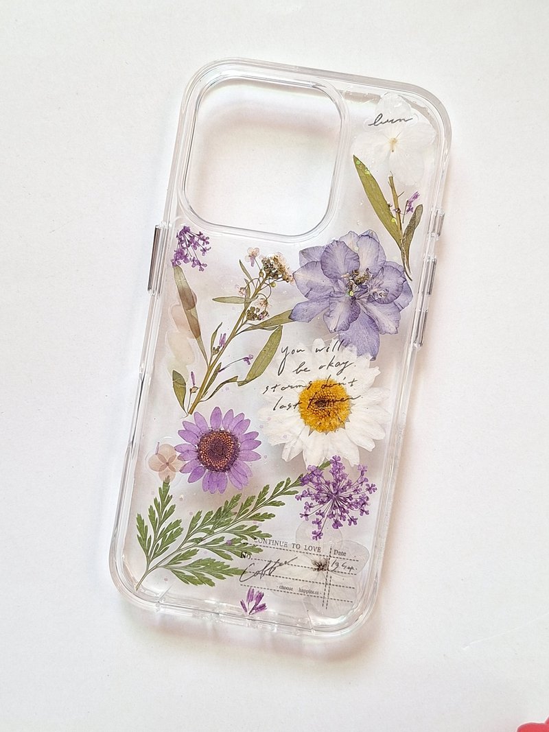 Pressed flowers phone case | iPhone 16 Pro| Gift for Her - เคส/ซองมือถือ - พลาสติก หลากหลายสี