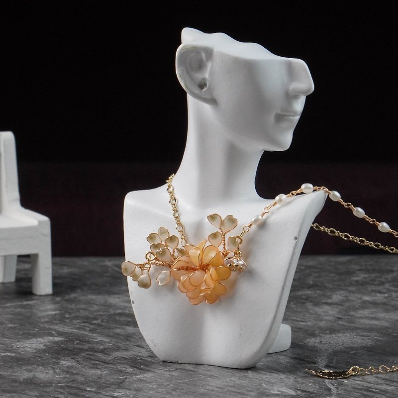 Broken Love Necklace Handmade Crystal Flower Resin Ornament - Necklaces - Resin Pink