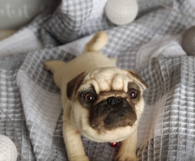 パグの子犬、リアルなぬいぐるみ - ショップ MoonFoxToys 人形
