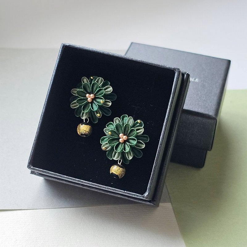 Tsumami accessories - Earrings & Clip-ons - Silk Green