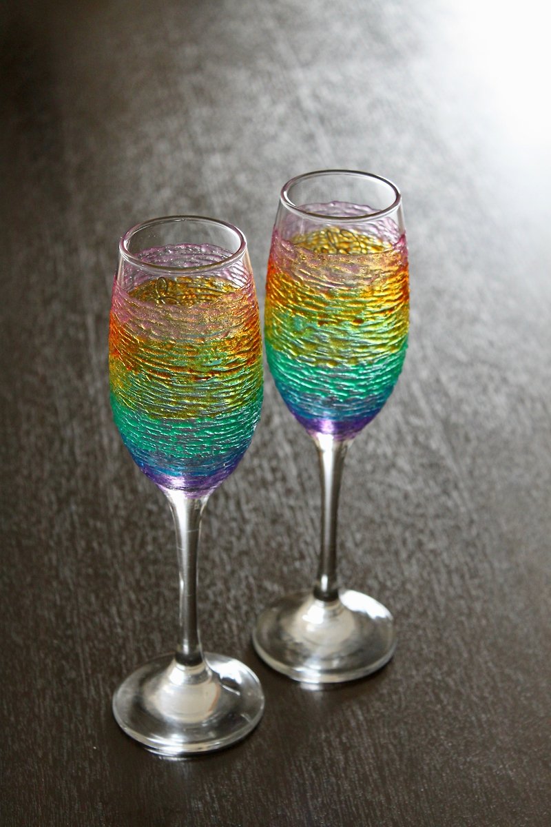 Handmade Romantic Rainbow Hues Champagne・ Wedding Wine Glasses・Couple Gift - Other - Glass Multicolor