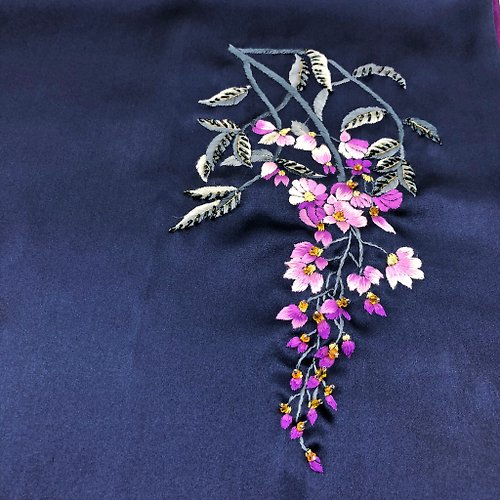 ART COLE 【母親節禮盒】日本紫藤紫檀花刺繡釘珠真絲圍巾絲巾