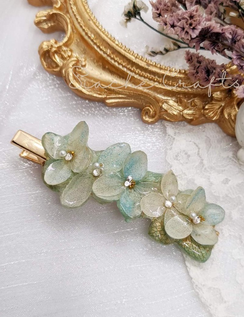 Handmade Dried Hydrangea Resin Hairclip - เครื่องประดับผม - เรซิน 