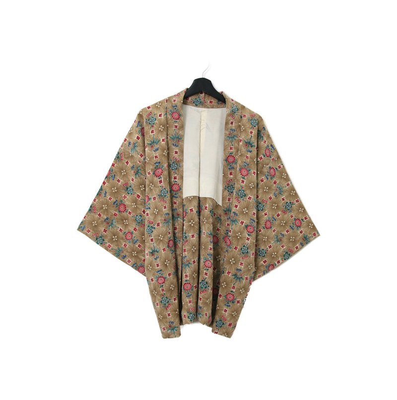 Back to Green-Japan brings back feather-original all-over floral classic/vintage kimono - เสื้อแจ็คเก็ต - ผ้าไหม 