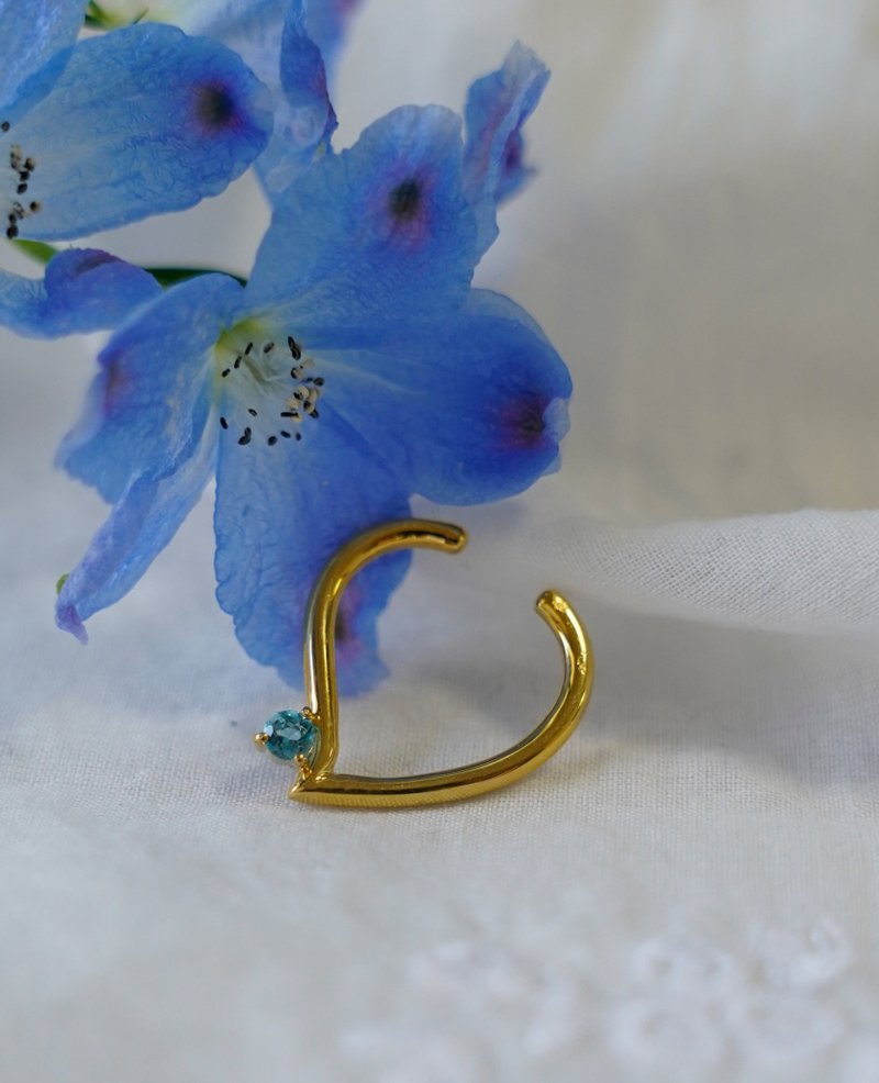 SV BlueTopaz Earcuff - 耳環/耳夾/耳骨夾 - 其他金屬 多色