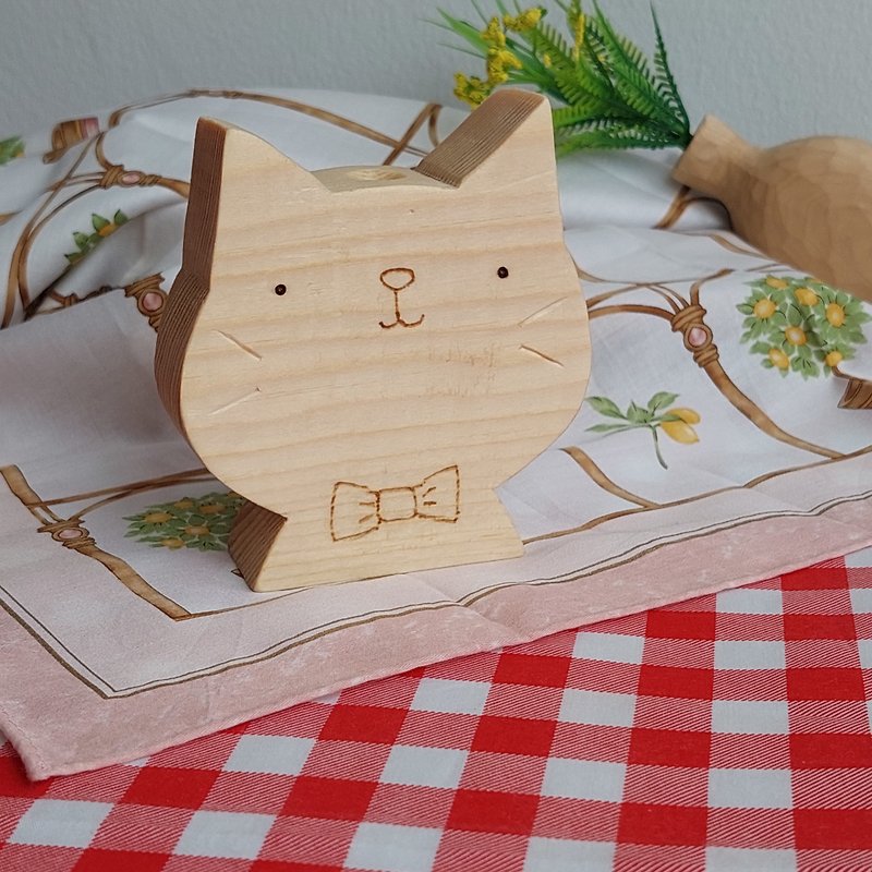 Medium wood diffuser cat with bow - 香薰/精油/線香 - 木頭 咖啡色