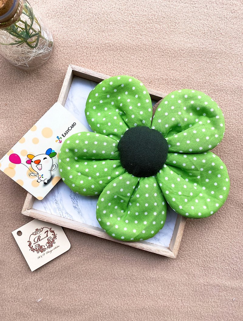 Big flower leisure card/passport cover (green background with white dots) - Other - Cotton & Hemp 