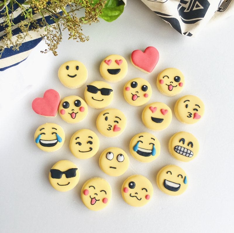 Frosted Biscuits• Pokémon Pikachu x Emoji (Random No Designation) Hand-drawn Design Biscuit Set of 3 Packs**Please inquire for the schedule before ordering** - คุกกี้ - อาหารสด 
