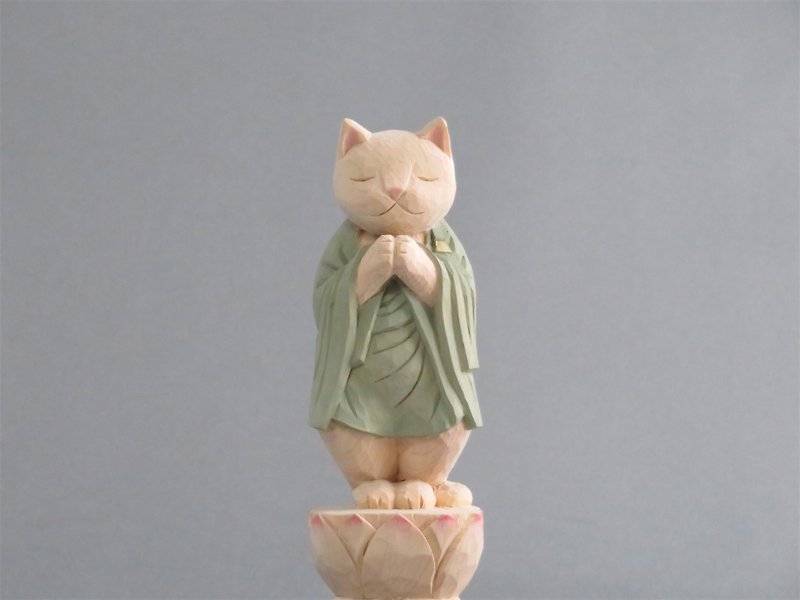 木彫りの立った合掌猫　袈裟を着た猫仏さま　仏像ねこ - 裝飾/擺設  - 木頭 綠色