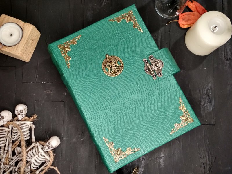 Witch spell book Wicca beginner book Witchcraft grimoire journal with text - 筆記本/手帳 - 紙 綠色