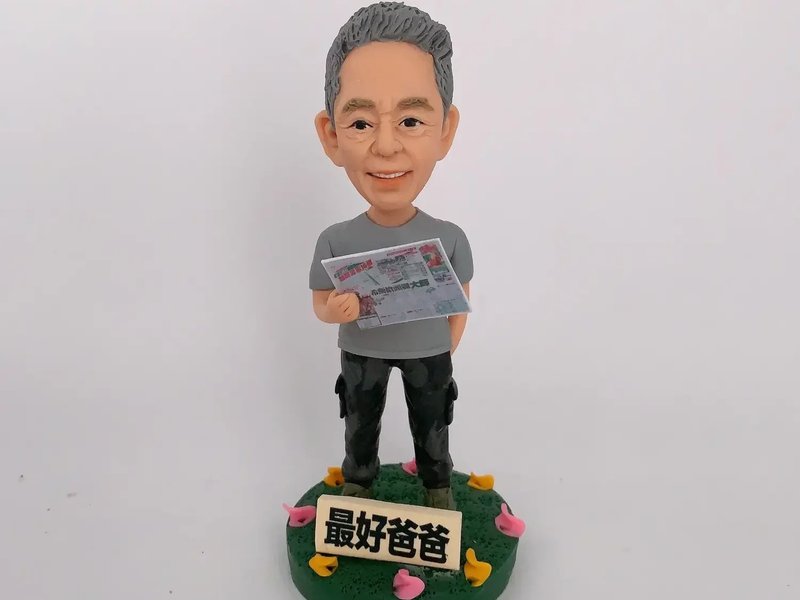 【父親大壽公仔】新聞愛好者父親節禮物| 手持報紙父親形象模型 - 陶藝/玻璃 - 陶 多色