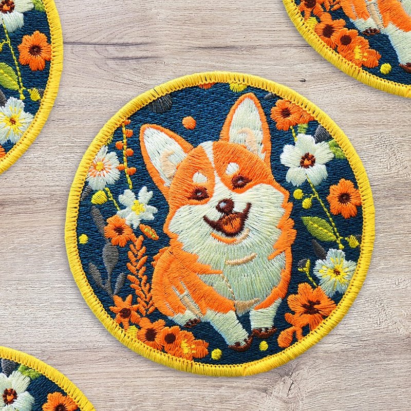 【Embroidered Fabric Patch】Smiling Corgi Garden - อื่นๆ - งานปัก 