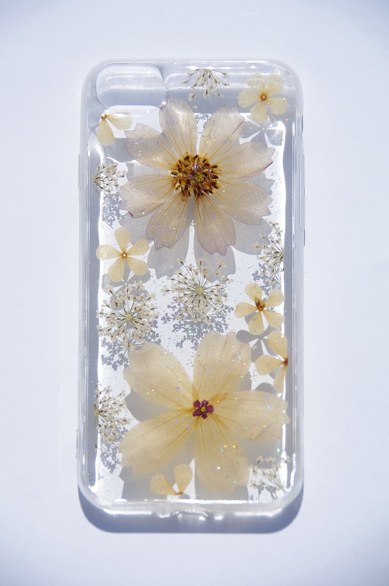 Pressed flower phone case, iPhone 7 and iPhone 8, Romantic cosmos - เคส/ซองมือถือ - พลาสติก 