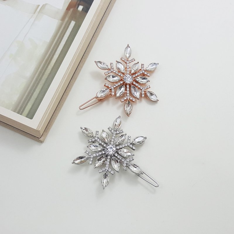 Winter Snowflake hair clips, snow flakes, winter hair accessories - 髮夾/髮圈 - 其他材質 咖啡色