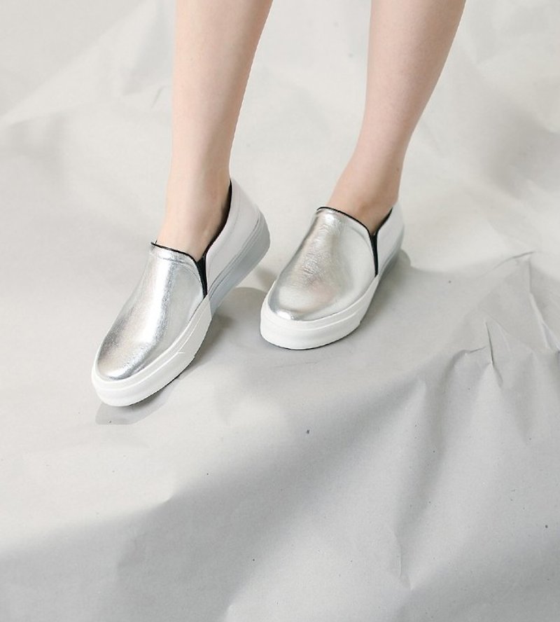 特殊切面拼色結構 厚底真皮休閒鞋 銀白 - 涼鞋 - 真皮 銀色