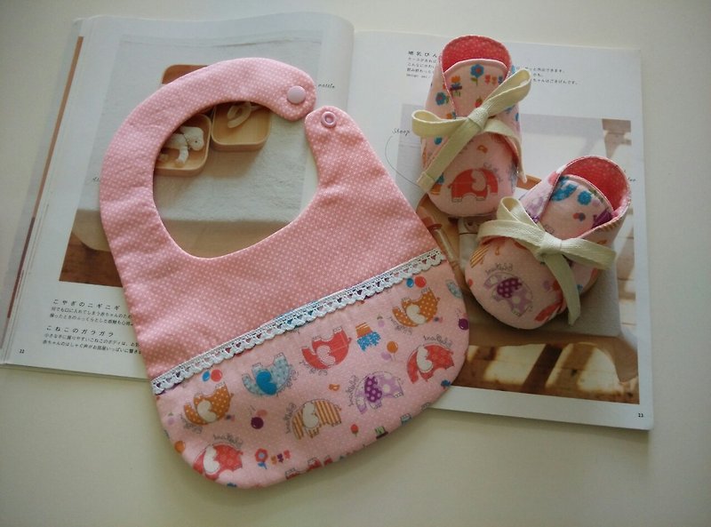 粉色大象彌月禮物 嬰兒鞋+圍兜 - 滿月禮物 - 棉．麻 粉紅色