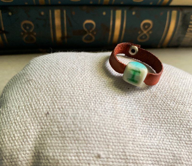 Ring Japanese white porcelain, natural glaze color, infinite, not greasy tones, real leather letter series - แหวนทั่วไป - เครื่องลายคราม 