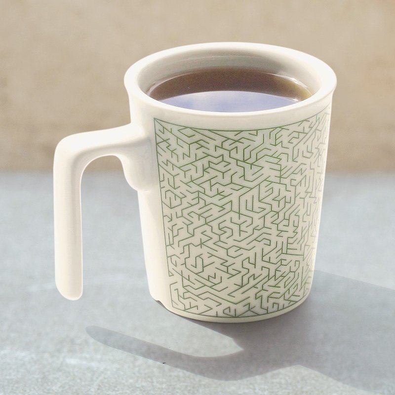Wood Maze Play Kissing Mug - Mugs - Porcelain Green