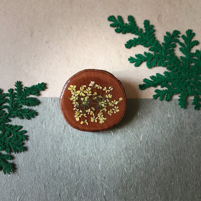 Dried Flowers Epoxy Pin / Brooch - เข็มกลัด - ไม้ สีนำ้ตาล