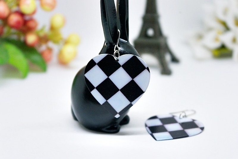 Alloy ＊Black and white grid ＊_hook earrings - Earrings & Clip-ons - Acrylic Transparent