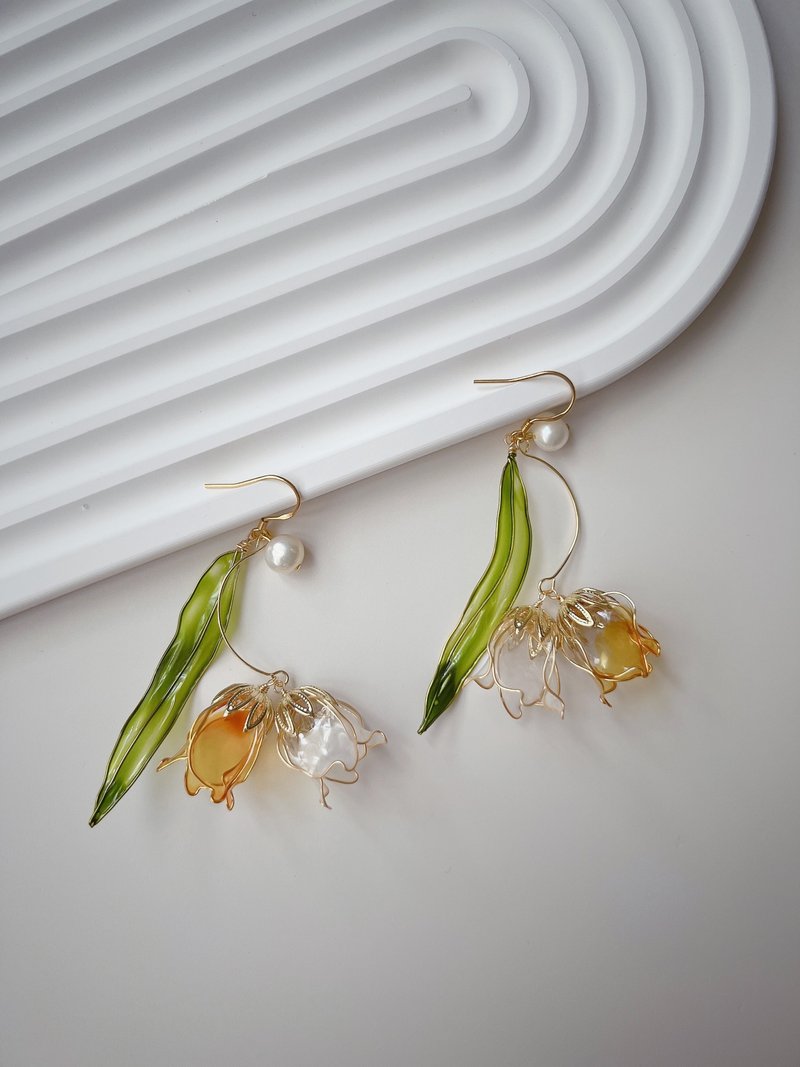 Youthful Days Flower Dangle Resin Earrings - ต่างหู - เรซิน สีส้ม