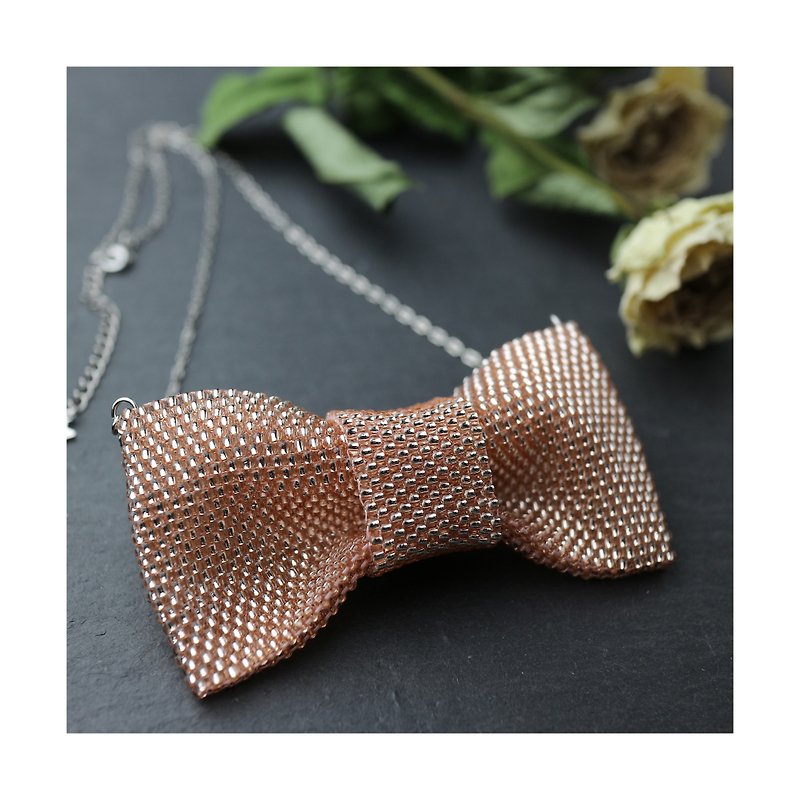 Beaded Ribbon Necklace/ビーズで編んだリボンのネックレス - 項鍊 - 玻璃 粉紅色