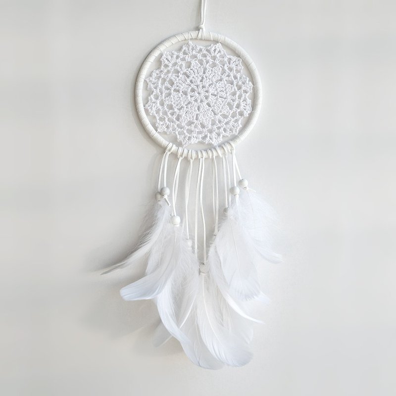 White Lace Floral Fabric + White Feather-Dream Catcher 14cm-Wedding Arrangement, Home Decoration - ของวางตกแต่ง - วัสดุอื่นๆ ขาว