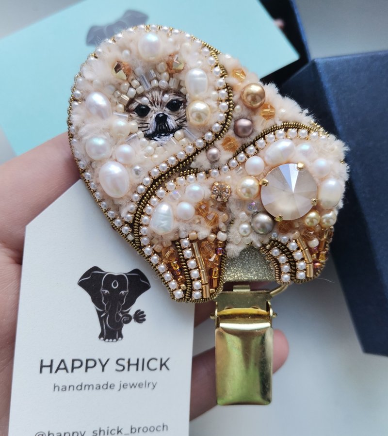 Pomeranian jewelry brooch, pet portrait jewelry, dog show number clip, - 胸針 - 玻璃 卡其色
