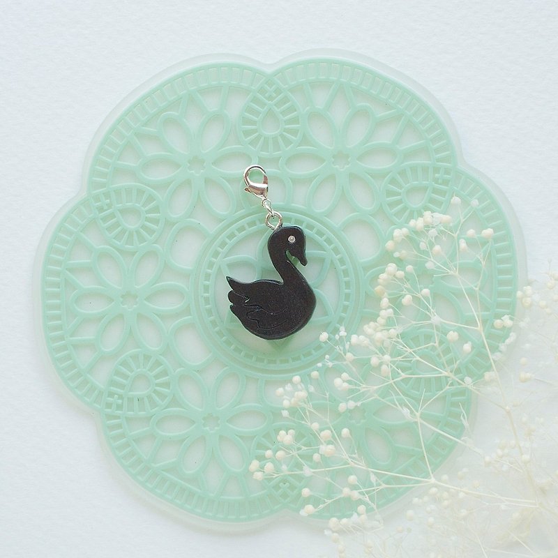 Swan wooden charm - พวงกุญแจ - ไม้ สีนำ้ตาล