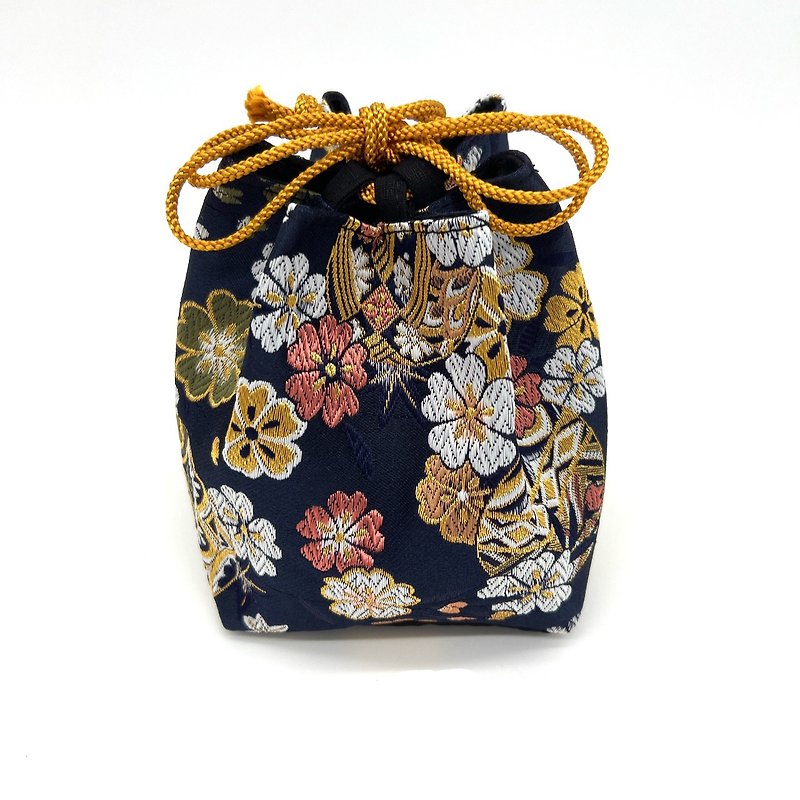A stylish drawstring bag with a Japanese pattern made from Kyoto Nishijin-ori fabric. - Other - Polyester Multicolor