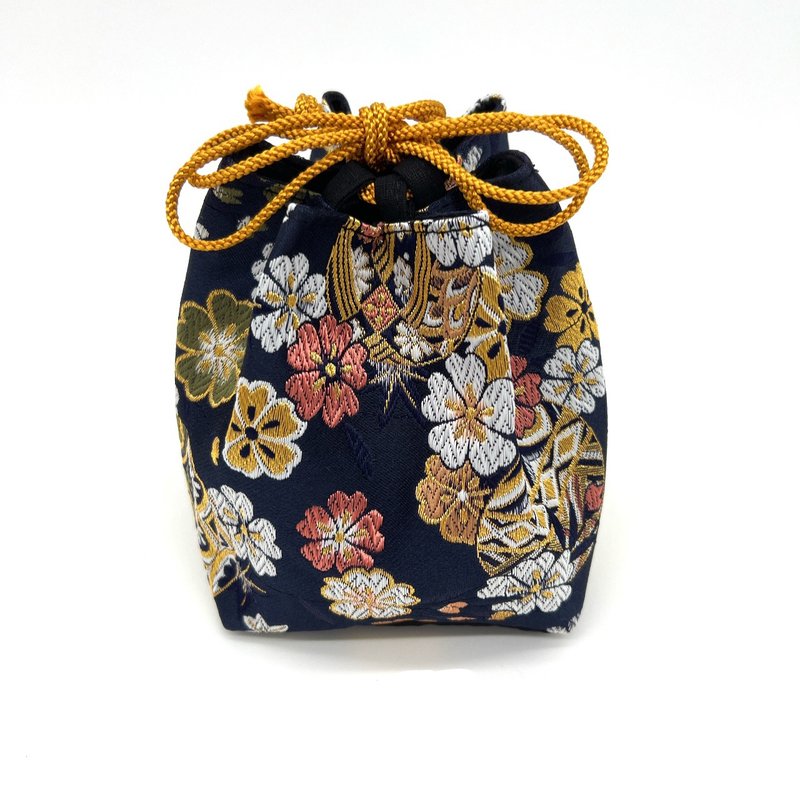 A stylish drawstring bag with a Japanese pattern made from Kyoto Nishijin-ori fabric. - Other - Polyester Multicolor