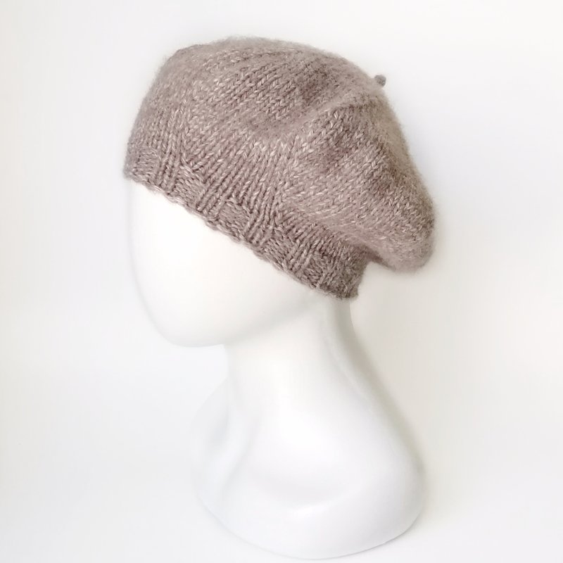 Knitted Alpaca Wool Women's Beret: Warmth and Style in Soft Alpaca Yarn. - 帽子 - 羊毛 咖啡色